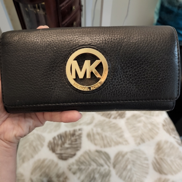 Michael Kors Black Leather Fulton Flap Continental Wallet - Picture 4 of 7
